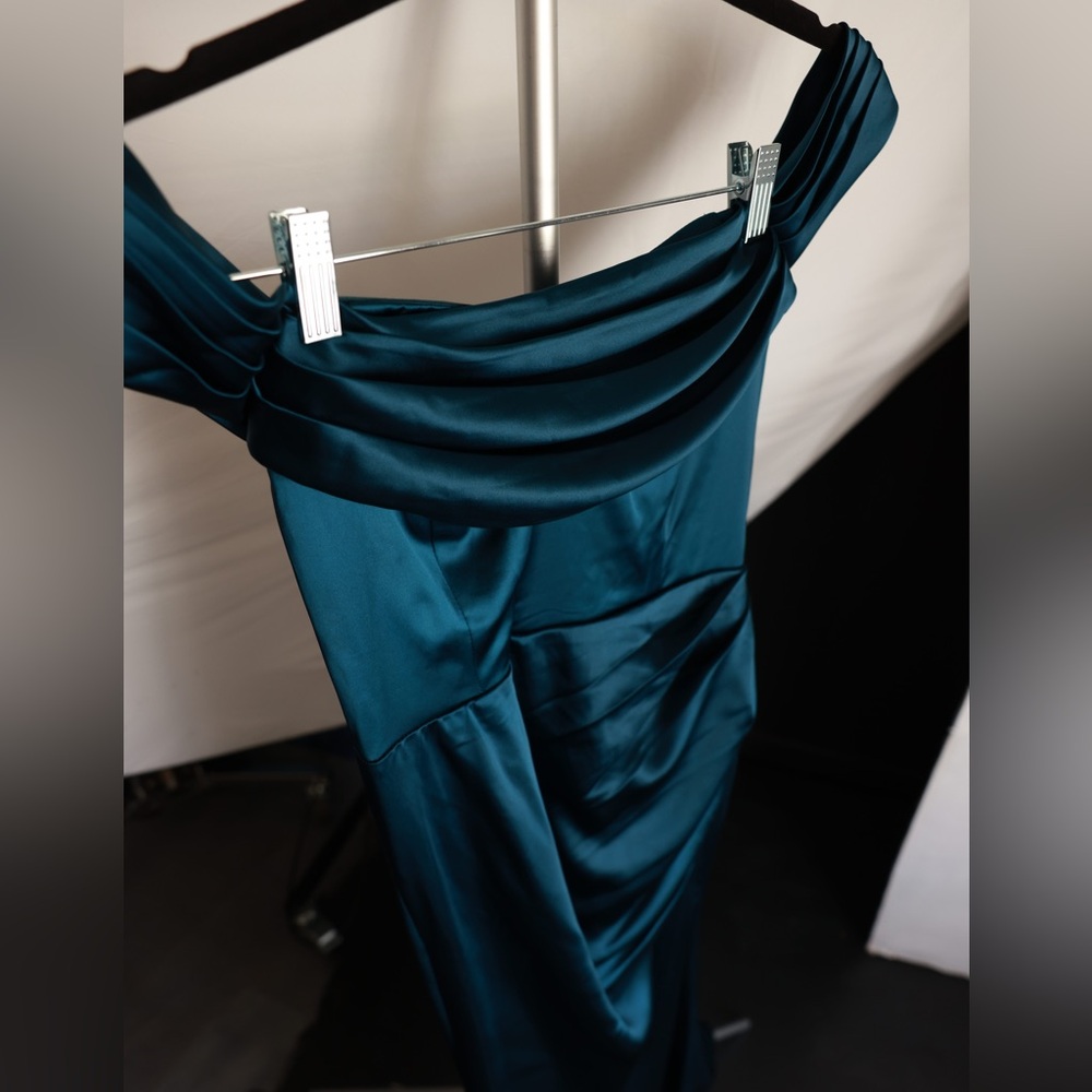 Lulus dark green/blue satin formal dress - Picture 4 of 6